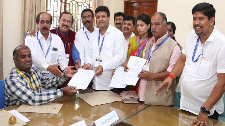 बेंगलुरु में मेयर चुनाव (फोटो-नोलान प‍िंटो)