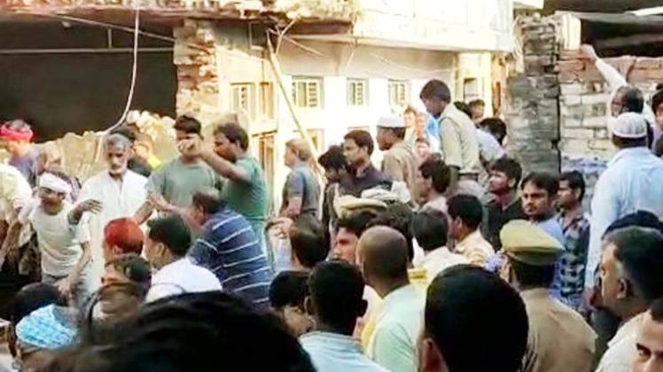 घटनास्थल पर पहुंची पुलिस टीम