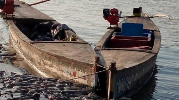 इलाके से बरामद की गई नावें