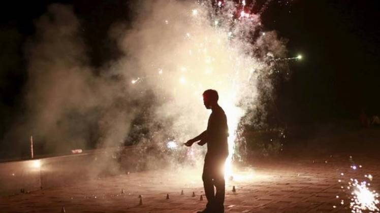 7 से 8 बजे तक ही जलाए जा सकेंगे पटाखे (प्रतीकात्मक तस्वीर- रॉयटर्स)