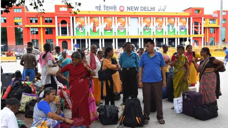 दिल्ली, आनंद विहार-निजामुद्दीन पर प्लेटफॉर्म टिकट की बिक्री बंद (फाइल फोटो-ANI)