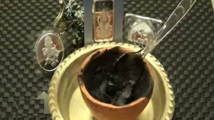 कुछ लोग दिवाली के दिन काजल बनाते हैं