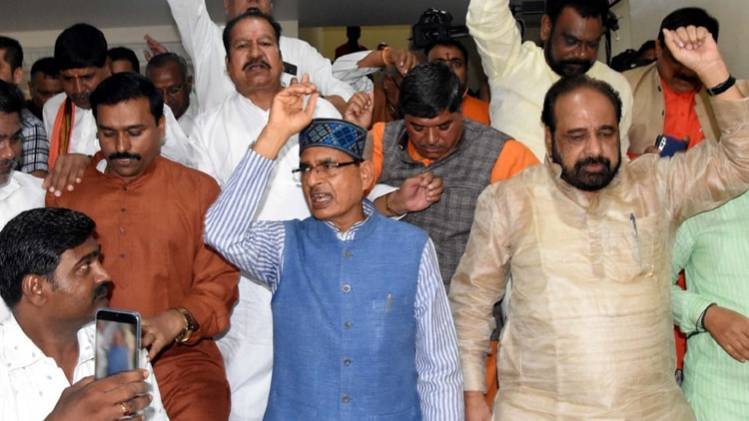 शिवराज सिंह चौहान के साथ गोपाल भार्गव (IANS)