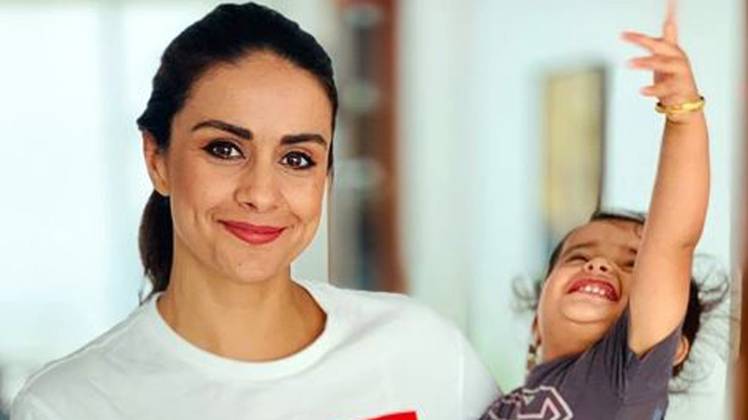 गुल पनाग अपने बेटे के साथ 