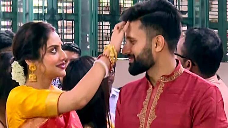 नुसरत जहां की दुर्गा पूजा पर विवाद