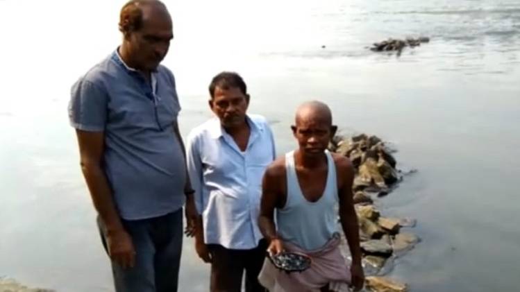 दामोदर नदी में खतरनाक स्तर पर वेस्ट तरल पदार्थ बह रहा है