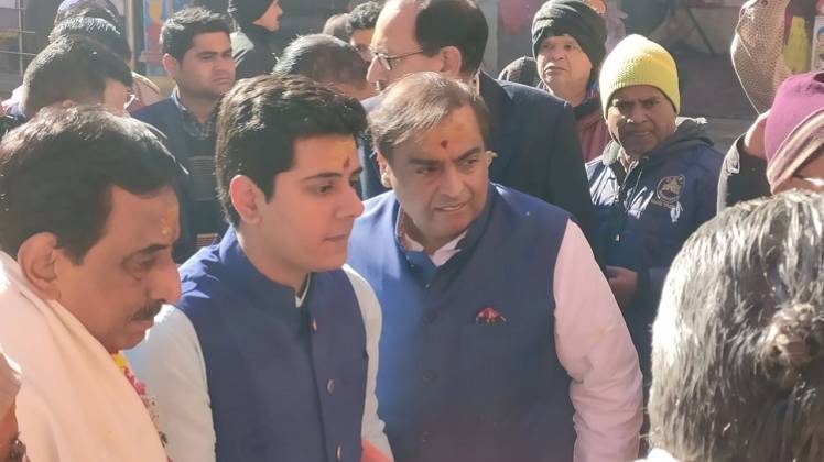 बदरीनाथ धाम में उद्योगपति मुकेश अंबानी (फोटो-कमल नयन)