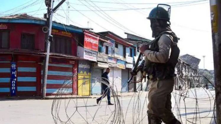 कश्मीर में अभी भी हालात सामान्य नहीं हैं 