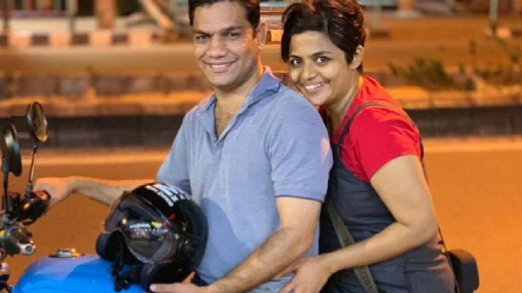 अपने पति के साथ अन्ना लिंडा ईडन (फेसबुक प्रोफाइल का फोटो)