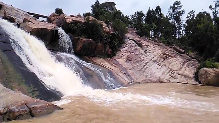 खूंटी का सबसे विख्यात झरना है पंचघाघ जलप्रपात.