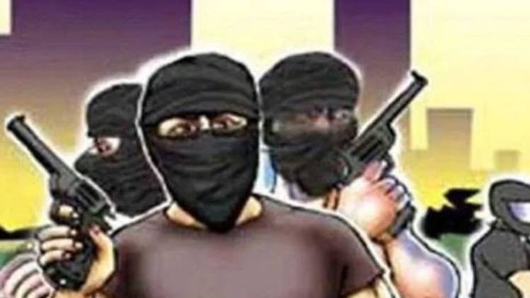 बिहार के शिवहर में यूको बैंक से 32 लाख की लूट, जांच में जुटी पुलिस - bihar  criminals looted rs 32 lakh uco bank sheohar police - AajTak
