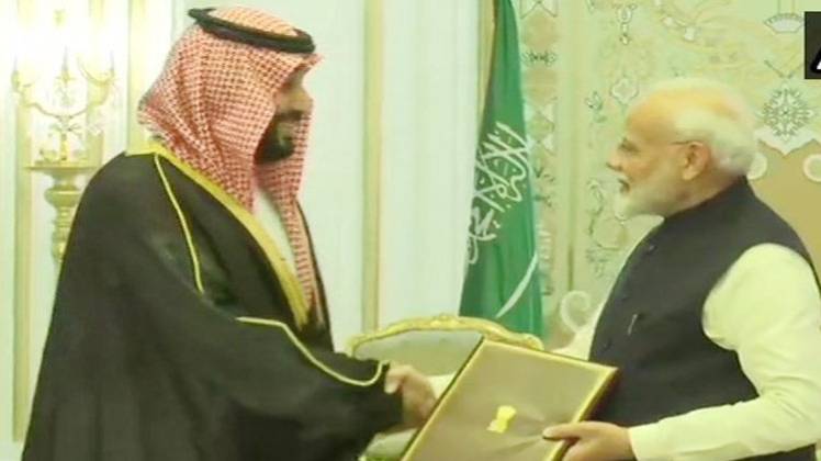 सऊदी अरब के क्राउन प्रिंस अब्दुल्लाजीज और प्रधानमंत्री नरेंद्र मोदी (फोटोः ANI)