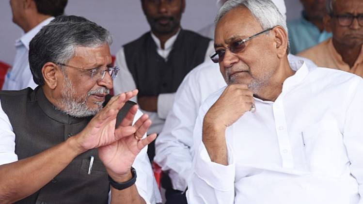 मुख्यमंत्री नीतीश कुमार और उप मुख्यमंत्री सुशील मोदी की फाइल फोटो (ANI)