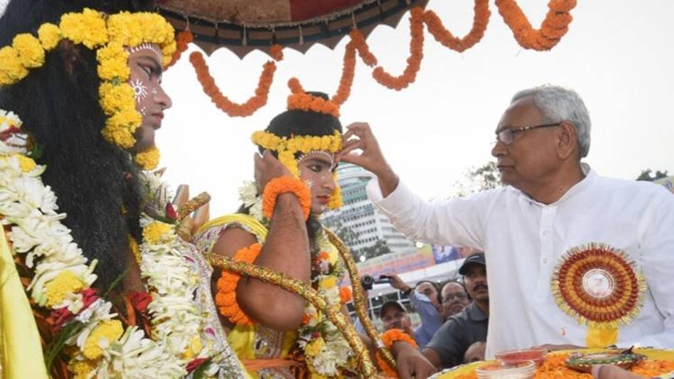 पटना: रावण दहन कार्यक्रम में नीतीश ने की शिरकत, गायब रहे बीजेपी नेता - patna ravan dahan event gandhi maidan nitish kumar bjp leader - AajTak