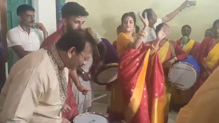 डांस करतीं नुसरत जहां (वीडियो ग्रैब)