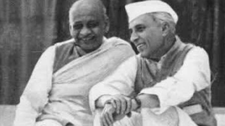 जवाहर लाल नेहरू के साथ सरदार पटेल की इस तस्वीर को प्रियंका ने शेयर किया