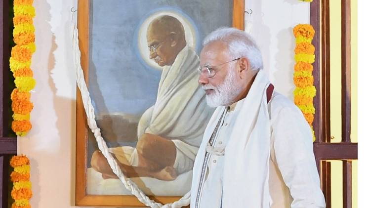 साबरमती आश्रम में प्रधानमंत्री नरेंद्र मोदी (तस्वीर- PIB)