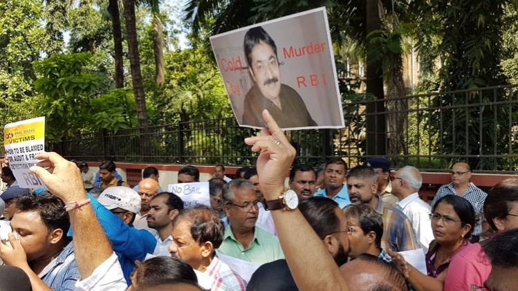 प्रदर्शनकारी (फोटो-विद्या)