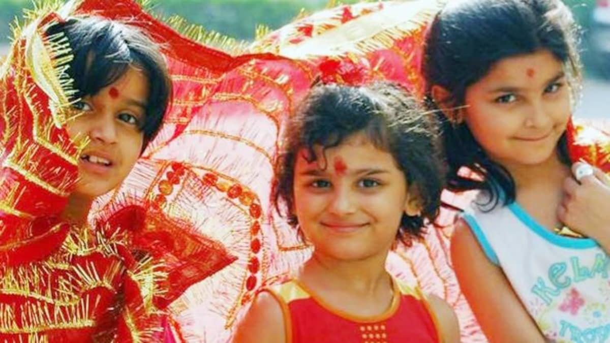 नवमी पर कन्या पूजन से बदलेगा भाग्य, ये है सही विधि - navratri 2019 durga ashtami shubh muhurt and worship process on kanya pujan tlif - AajTak