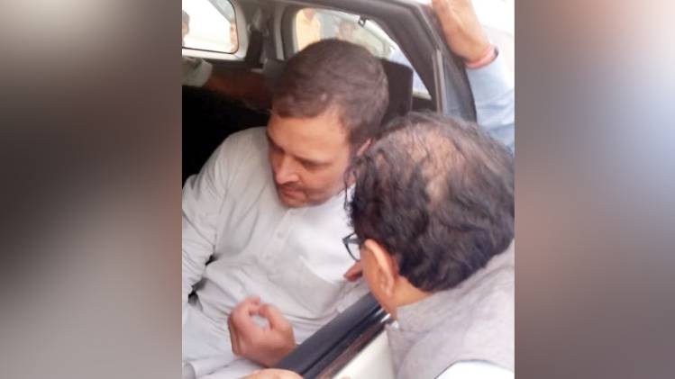 सड़क मार्ग से दिल्ली लौटते राहुल गांधी (तस्वीर - ANI)