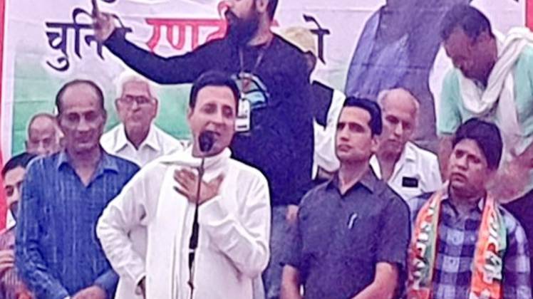 जनसभा को संबोधित करते रणदीप सिंह सुरजेवाला