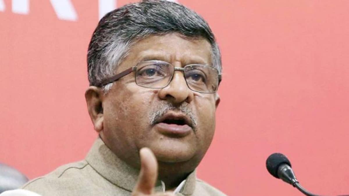 केंद्रीय मंत्री रविशंकर प्रसाद ने Twitter पर खड़े किए सवाल, कहा- नियमों का नहीं हुआ पालन केंद्रीय मंत्री रविशंकर प्रसाद ने Twitter पर खड़े किए सवाल, कहा- नियमों का नहीं हुआ पालन