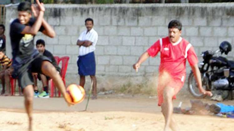 संजू अपने पिता के साथ (Facebook)