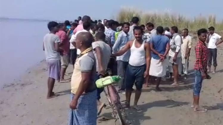 मौके पर मौजूद लोग