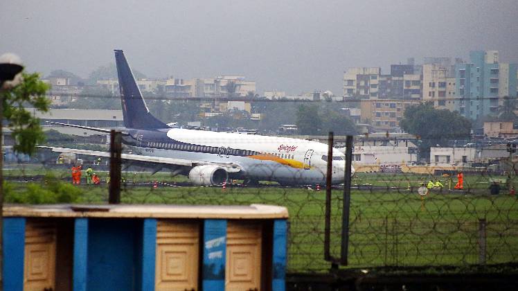 स्पाइसजेट के दो पायलट सस्पेंड (तस्वीर-ANI)