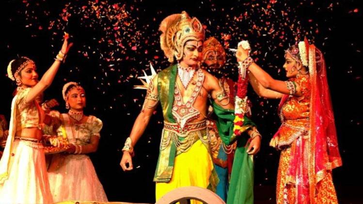 IIM-Lucknow के स्टूडेंट को रामलीला में एक्ट‍िंग करना सिखाएगी यूपी सरकार -  iim lucknow students will be trained for acting in ramleela tedu - AajTak