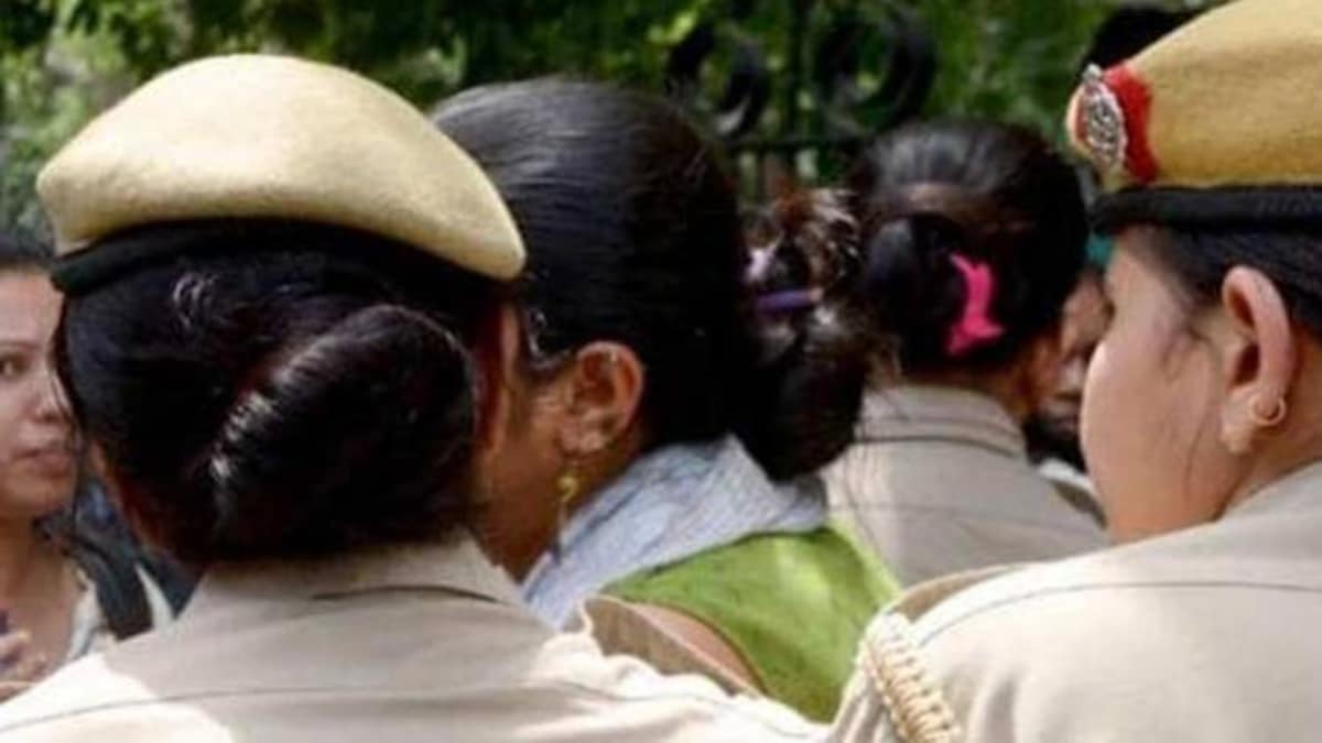 महिला सिपाही से छेड़छाड़