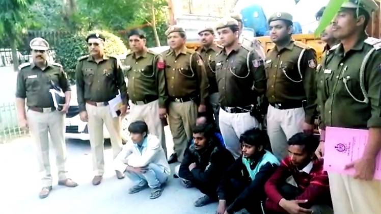 पुलिस की गिरफ्त में आरोपी