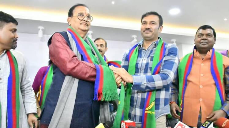 आजसू में शामिल हुए राधाकृष्ण किशोर