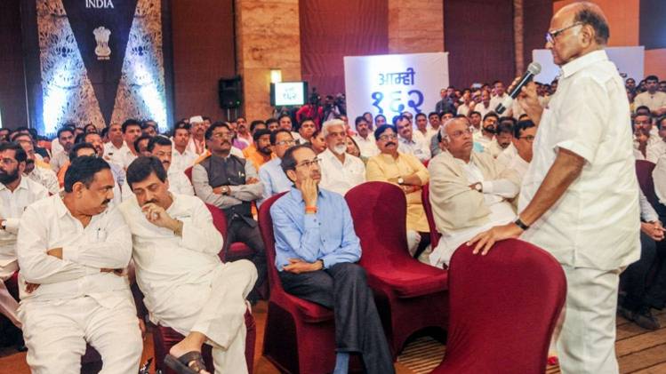 कांग्रेस-शिवसेना-एनसीपी ने दिखाई ताकत (फोटो: PTI)