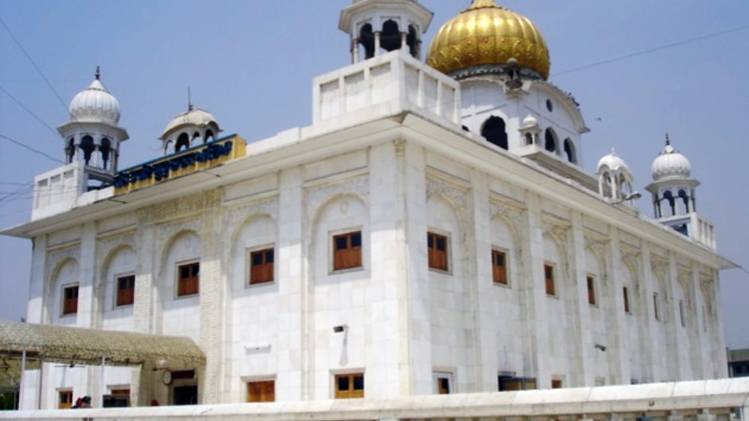 जब 1505 में गुरु नानक साहिब पहली बार दिल्ली आए थे, तब उन्होंने इस गुरुद्वारे की स्थापना की थी.