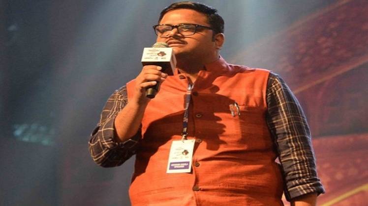 साहित्य आजतक 2019 के मुशायरे में अभिषेक शुक्ला