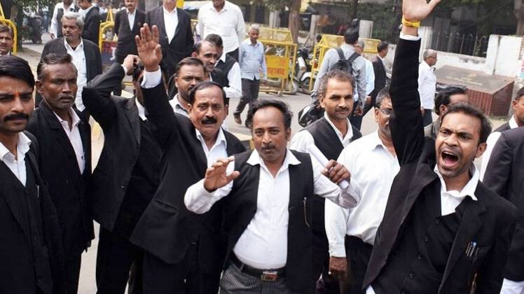 वकीलों ने 10 दिन के लिए स्थगित की हड़ताल