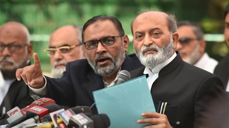 ऑल इंडिया मुस्लिम पर्सनल लॉ बोर्ड सुप्रीम कोर्ट के फैसले को देगा चुनौती (फाइल फोटो-PTI)