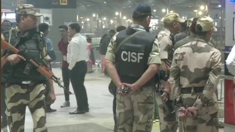 एयरपोर्ट पर सुरक्षा चाक चौबंद (फोटो-ANI)