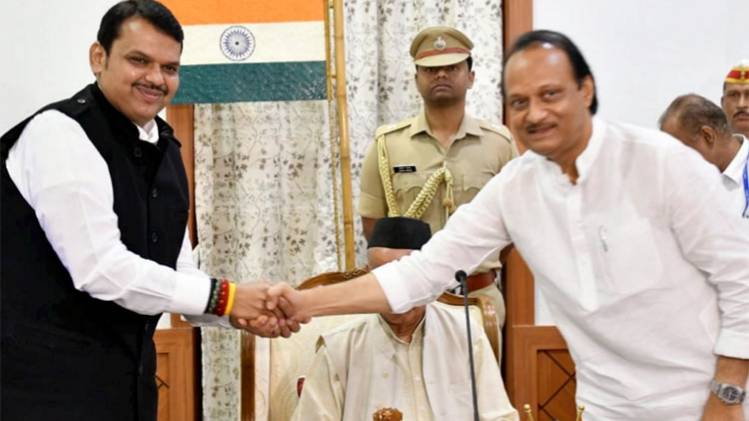 देवेंद्र फडणवीस, अजित पवार ने ली विधायक पद की शपथ (फाइल: PTI)