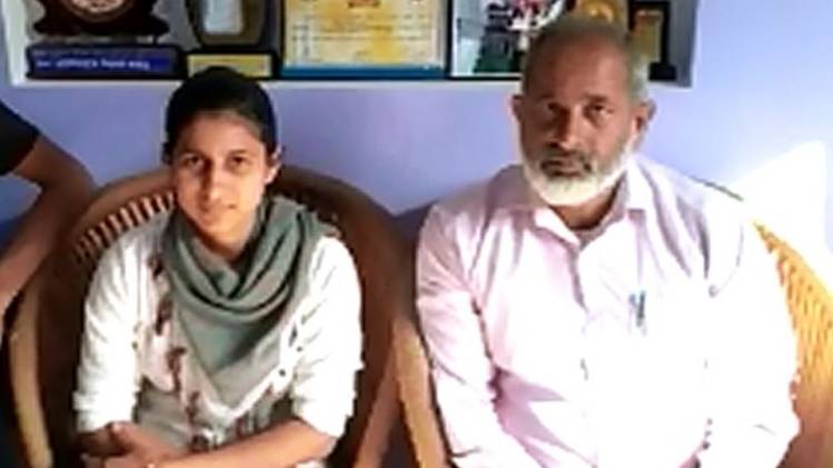 अपने पिता के साथ अलका यादव (फोटो-अनिल सिहाग)