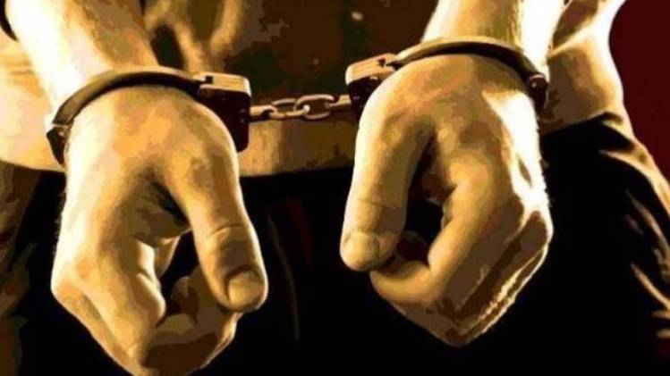 आरोपी गिरफ्तार (प्रतीकात्मक तस्वीर)