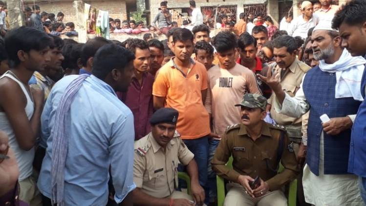 घटनास्थल पर पुलिस