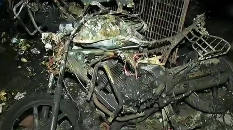 वकीलों और पुलिस के बीच हिंसक झड़प (Photo- ANI)