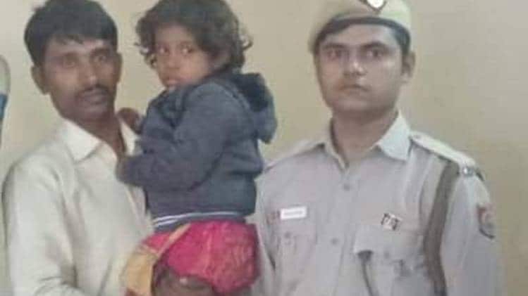 बच्ची के साथ मार्शल अरुण कुमार