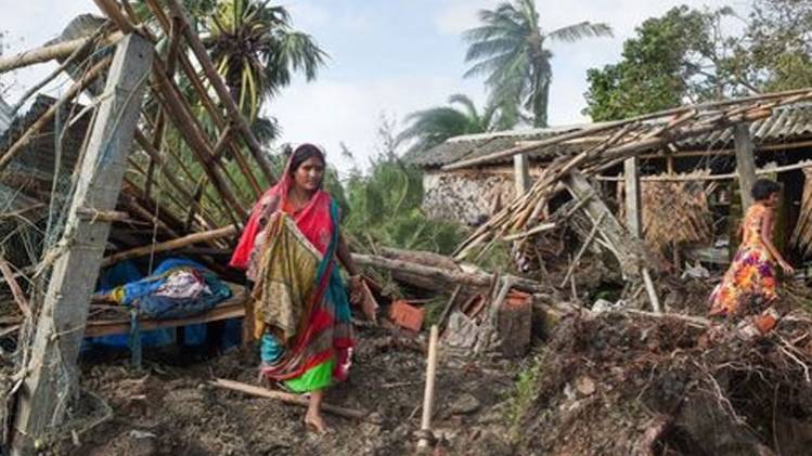 बुलबुल तूफान के कारण तबाह हुए घर (फोटो-PTI)