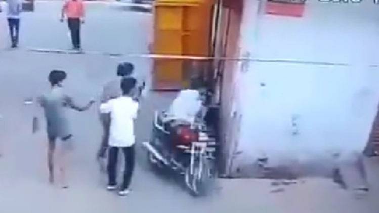 सीसीटीवी में कैद वारदात 