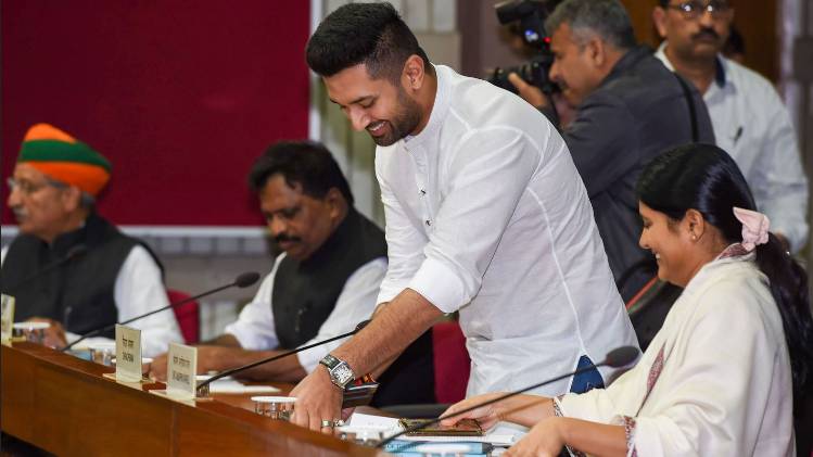 एनडीए के घटक दलों की बैठक (फोटो-PTI)