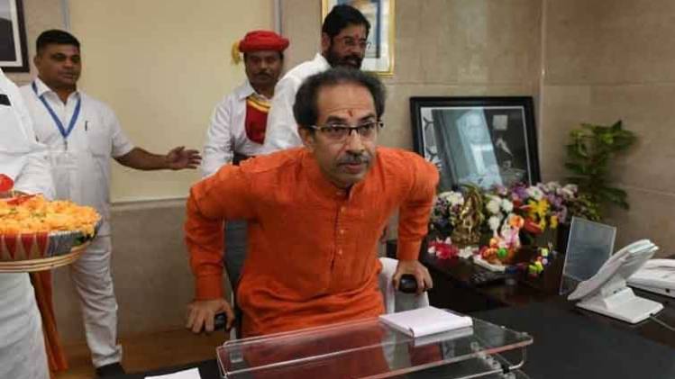 महाराष्ट्र के मुख्यमंत्री उद्धव ठाकरे ने संभाला कार्यभार (फोटो-Twitter/@ShivSena)