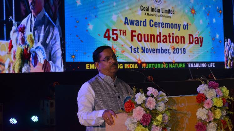 केंद्रीय कोयला एवं खान मंत्री प्रल्हाद जोशी